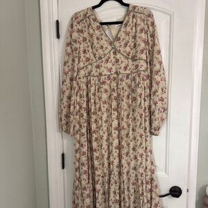 V-neck In Loom maxi floral dress long sleeve